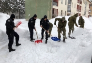 Policija i vojska u ratu sa snijegom