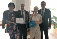 Županijskoj komori Otočac certifikat za 100 djela za ravnopravnost spolova Županijskoj komori Otočac certifikat za 100 djela za ravnopravnost spolova