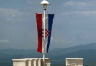 Ponosna se vije ... Ponosna se vije ...