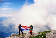 Otočani zavijorili hrvatskom zastavom na Karavankama Otočani zavijorili hrvatskom zastavom na Karavankama