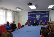 Policijska uprava ličko-senjska uručila osnovnim školama devet bicikala Policijska uprava ličko-senjska uručila osnovnim školama devet bicikala
