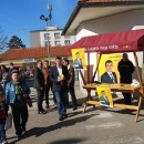 Puna placa političara i politike