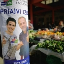 Puna placa političara i politike