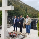 Delegacija Grada Senja polaganjem vijenaca i paljenjem svijeća obilježila blagdan Svih svetih
