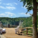 Otvoren vidikovac s pogledom na Veliki slap