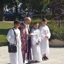 Za Oluju položeno cvijeće i zapaljene svijeće kod spomenika palim braniteljima