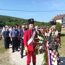 Izaslanstva položila cvijeće i zapalila svijeće poginulim braniteljima u Zalužnici