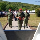 Izaslanstva položila cvijeće i zapalila svijeće poginulim braniteljima u Zalužnici