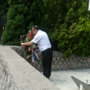Gradske delegacije polaganjem vijenaca i paljenjem svijeća odale počast hrvatskim braniteljima