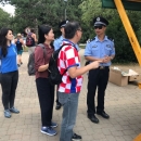  Kineski policajci zajedno sa hrvatskim kolegicama na info punktu u Plitvicama
