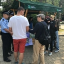 Kineski policajci zajedno sa hrvatskim kolegicama na info punktu u Plitvicama