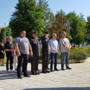 Za Oluju položeno cvijeće i zapaljene svijeće kod spomenika palim braniteljima