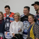 Hokejaši Medveščaka Zagreb darivali DV "Ciciban" i stacionar DZ Otočac 