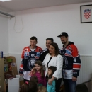 Hokejaši Medveščaka Zagreb darivali DV "Ciciban" i stacionar DZ Otočac 
