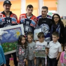 Hokejaši Medveščaka Zagreb darivali DV "Ciciban" i stacionar DZ Otočac 