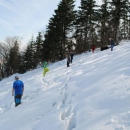 Paraglajderi dotakli nebo iznad Otočca