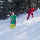 Paraglajderi dotakli nebo iznad Otočca