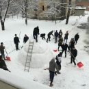 Otočki maturanti vesele se snijegu 