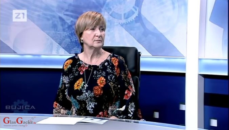 Reže Ruža kao sabljom