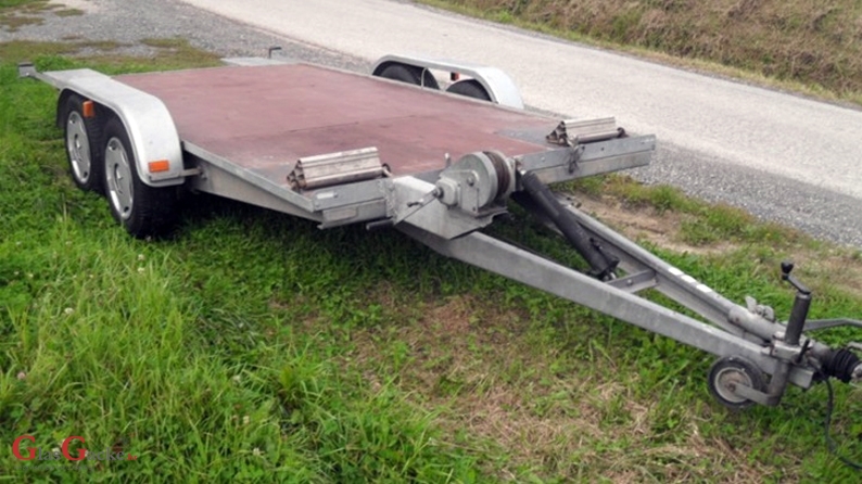 Ukralo auto prikolicu