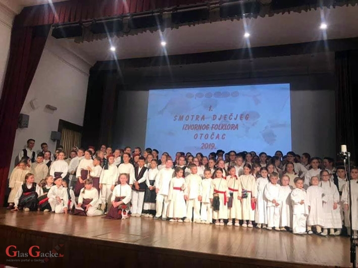 Sinoć održana 1. smotra dječjega izvornoga folklora Otočac 2019.