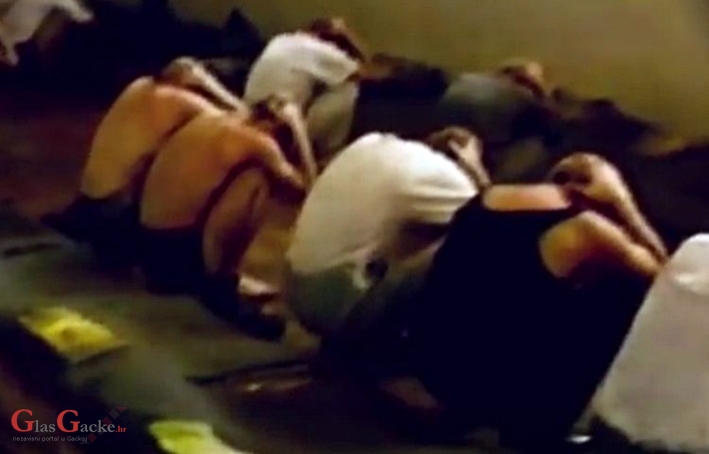 Prikazivanje potresnoga filma Glavu dole, ruke na leđa u Perušiću