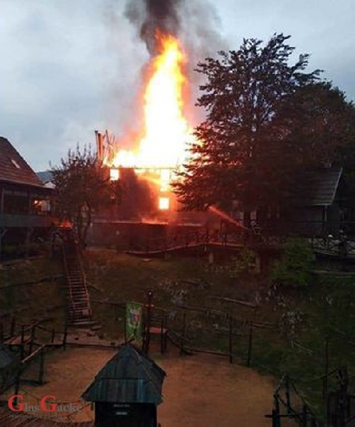 U Plitvica Selu izgorjela drvena kuća