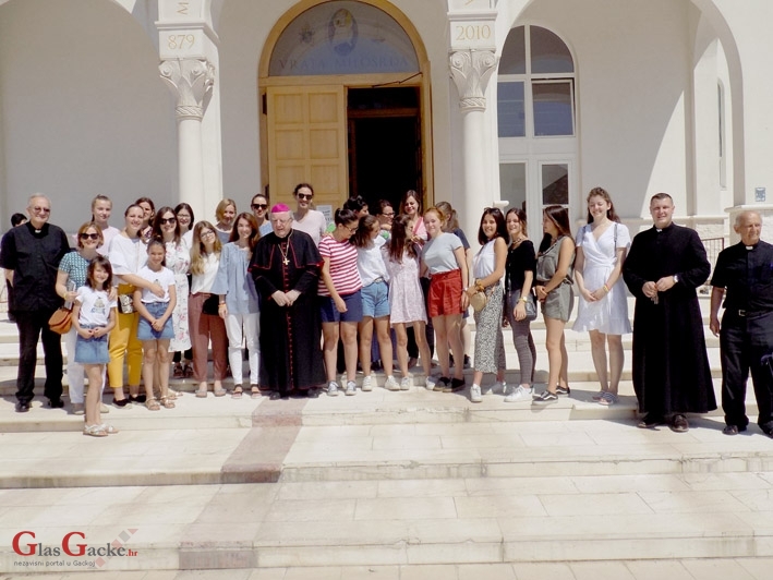 Volonterke u pomoći žiteljstvu na području Krbave