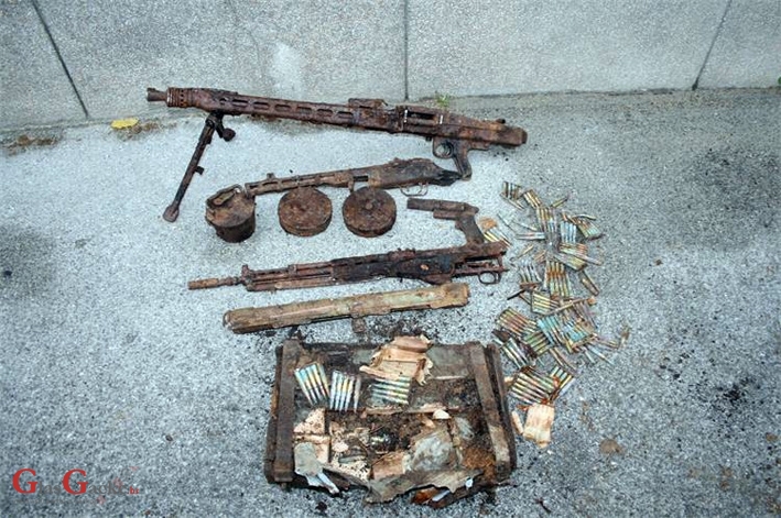 Pronađeno zakopano oružje