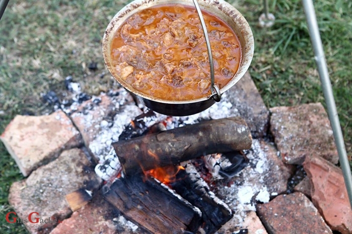 Posljednji je čas za prijavu ekipa za kuhanje lovačkoga gulaša na Eko etno Gackoj