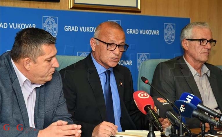 Život branitelja vrijedi koliko i jedna plastična dvojezična ploča