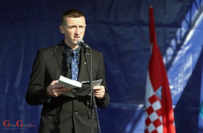 Penava: Netko si je našao da stavi mučene logoraše na stranu i da krene Ustav čitati od kraja