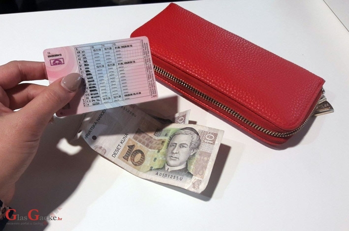 Bubnuo biciklom u stup i teško se ozlijedio Bubnuo biciklom u stup i teško se ozlijedio