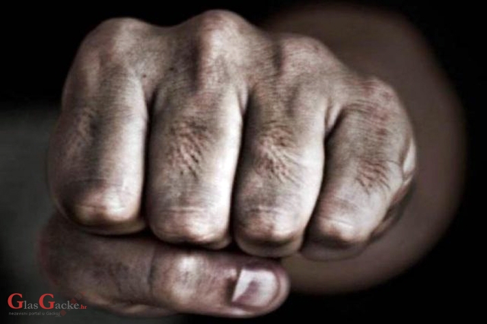 U Lešću napadnut muškarac ispred svoje kuće noću