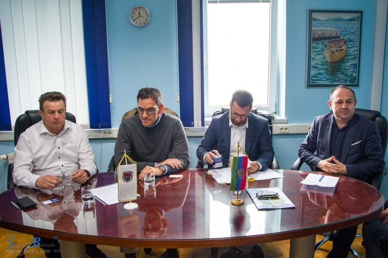 Potpisan ugovor o javnoj nabavi radova na izgradnji oborinske i sanitarne odvodnje te prelaganje vodnog ogranka u ulici Damira Tomljanovića Gavrana 