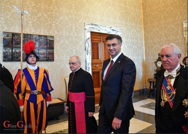 I nad Papom ima Irinej