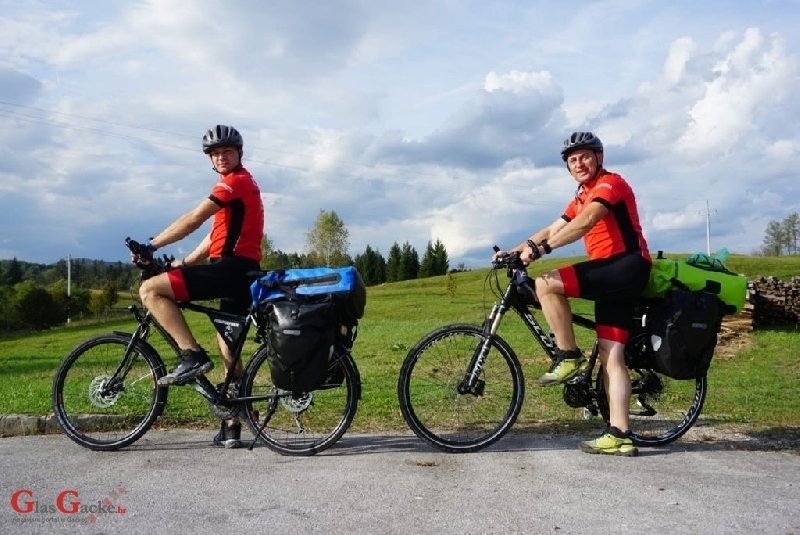 Krznarić i Piršljin biciklom na Lika Touring dionici