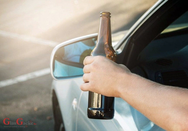 Pijan vozio, uz guzicu 10.000 kuna kazne i 3 mjeseca zabrane vožnje Pijan vozio, uz guzicu 10.000 kuna kazne i 3 mjeseca zabrane vožnje