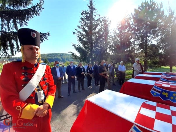 U Otočcu održan posljednji ispraćaj žrtava poslijeratnog komunističkog zločina