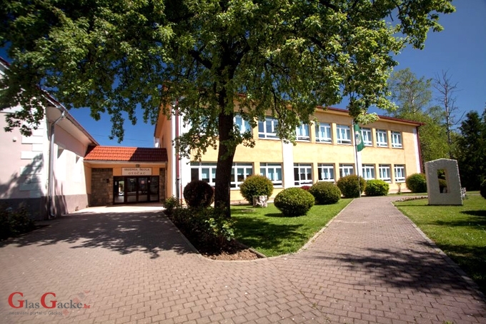 Jesenski upisni rok na slobodna mjesta u Srednjoj školi Otočac