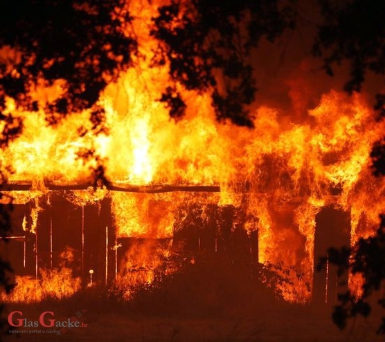 Malo se kralo, malo stradavalo, narušavalo javni red i mir i gorjelo