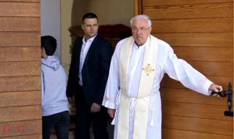 Nemate vi pojma o kakvom se svećeniku radi! 