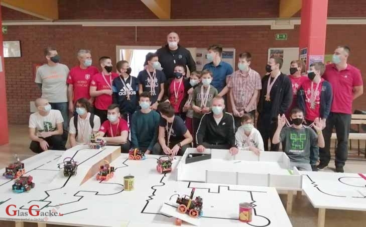 Otočki robotičari drugi Otočki robotičari drugi