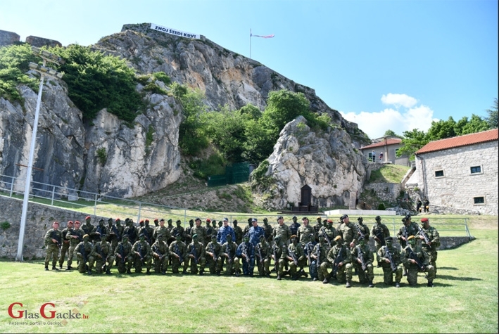 Svečana dodjela diploma 2. naraštaju vođa HV-a u Kninu