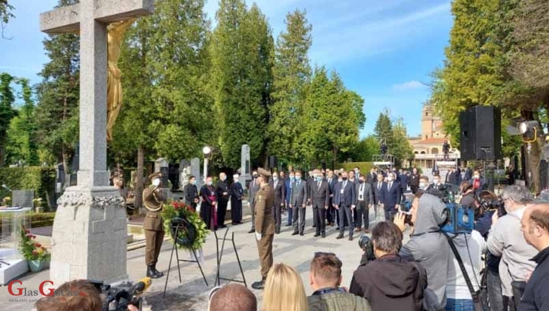 Započela komemoracija Bleiburške tragedije molitvom i polaganjem vije-naca na Gradskom groblju Mirogoj