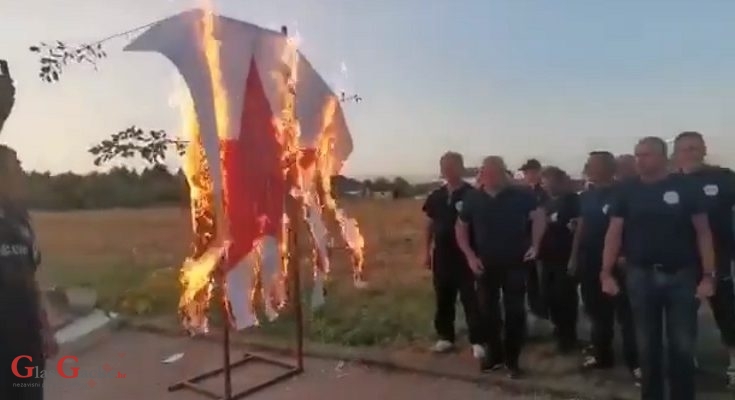 Umjetnost u Vinkovcima – spalili crvenu zvijezdu