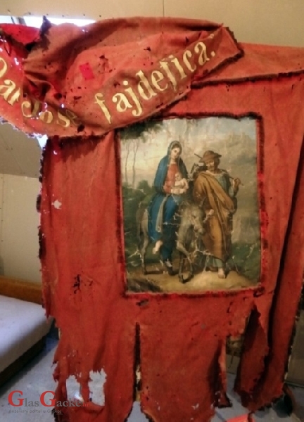 Kompoljska Sveta Obitelj obišla svijet