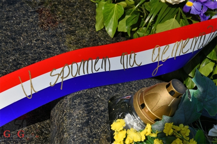 Položeni vijenci na spomen-obilježjima Domovinskog rata povodom 30 godina HV-a Položeni vijenci na spomen-obilježjima Domovinskog rata povodom 30 godina HV-a