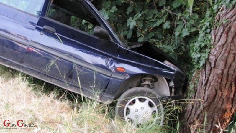 Poginuo zabivši se u stablo