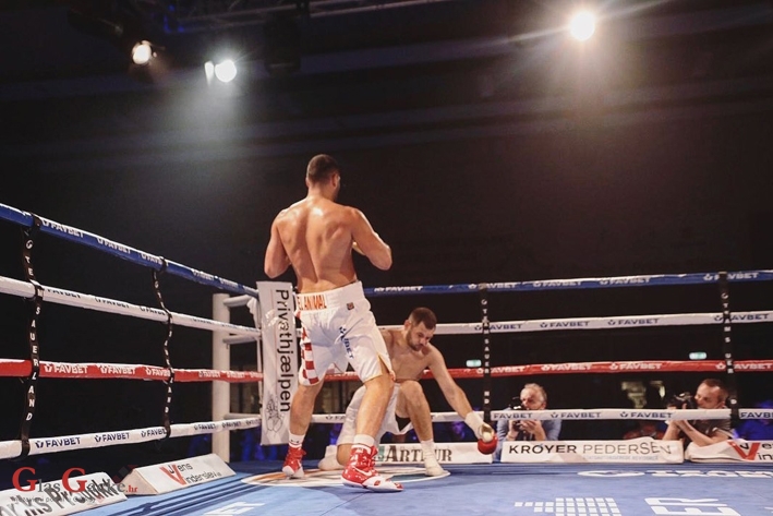 Hrgović nokautirao Grka Kartoziju